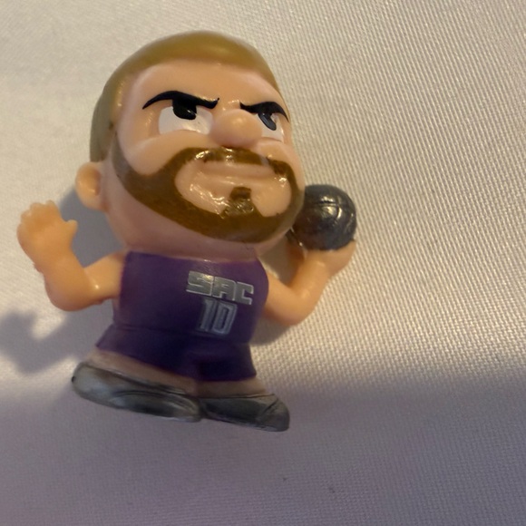 NBA Sabonis 10 Sacramento Kings Teenymate Lockers - Picture 2 of 3